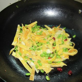 毛豆炒蛋-----家常简单营养美食的做法步骤：7