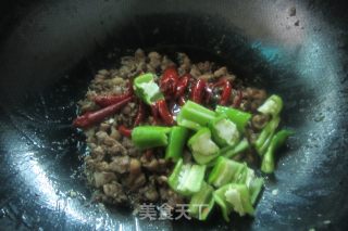 咸豆角炒子鸭的做法步骤：6