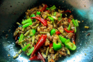 咸豆角炒子鸭的做法步骤：9