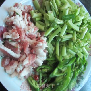 空心菜为瘦肉的做法步骤：1
