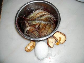 皮蛋虾粥的做法步骤：1