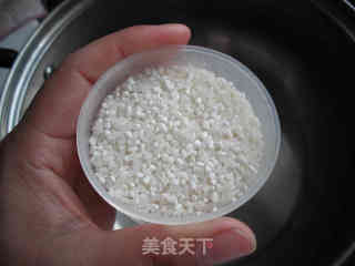 清香扑鼻的莴笋叶皮蛋粥的做法步骤：3