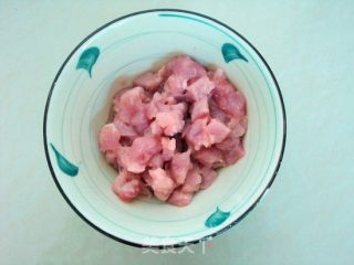 腌木耳炒肉的做法步骤：1