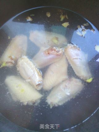 家常小菜——香菇烧鸡翅的做法步骤：4