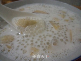香蕉西米露的做法步骤：1