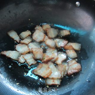 鲜黄豆炒腊肉的做法步骤：4