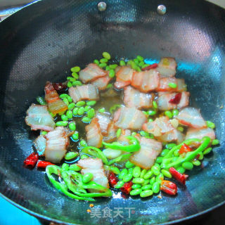 鲜黄豆炒腊肉的做法步骤：8