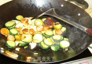 鸡腿菇清炒黄瓜的做法步骤：5