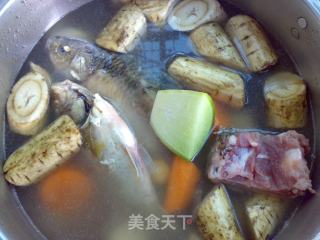 青红萝卜牛蒡汤的做法步骤：4