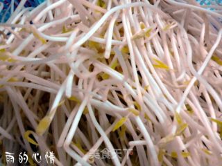 豆芽炒豆腐皮的做法步骤：1