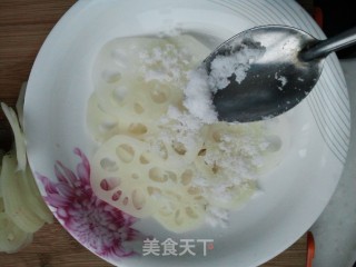 糖腌藕片的做法步骤：3