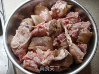 猪脚炖花生的做法步骤：2