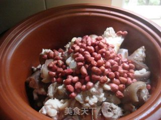 猪脚炖花生的做法步骤：5