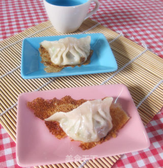【三鲜炸饺】PK【三鲜酥网煎饺】的做法步骤：16