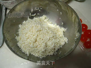 蛋黄肉粽----小吃主食两相宜的极品粽子的做法步骤：1