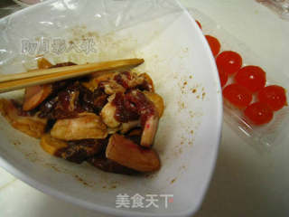 蛋黄肉粽----小吃主食两相宜的极品粽子的做法步骤：2