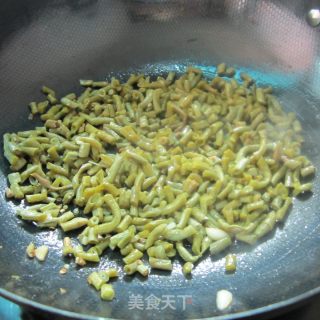 咸豆角炒腊肉的做法步骤：5
