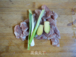 豆角猪肉锅贴饼的做法步骤：1