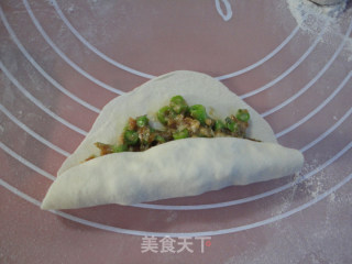 豆角猪肉锅贴饼的做法步骤：10