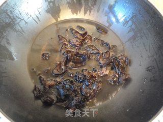 木耳炒猪腰的做法步骤：7