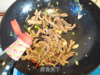 木耳炒猪腰的做法步骤：11