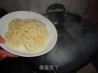糖醋藕片的做法步骤：1