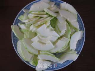 剁椒炒西葫芦的做法步骤：1