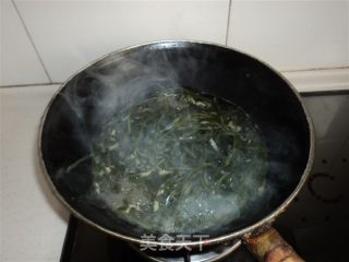 蒜蓉海带丝的做法步骤：3