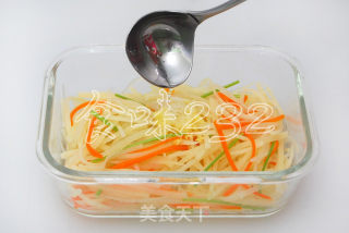 夏季爽口小凉菜——炝拌土豆丝的做法步骤：4