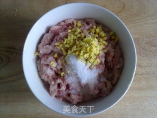 香菇鲜肉云吞面的做法步骤：2