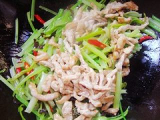 芹菜炒肉丝的做法步骤：4
