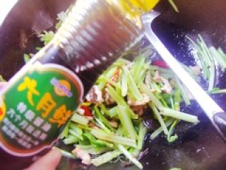 芹菜炒肉丝的做法步骤：5