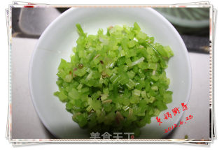 美味爽口五花肉炸酱面的做法步骤：2