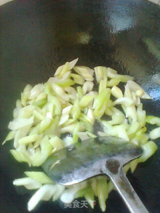 毛豆烩芹菜的做法步骤：10