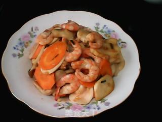 鸡腿菇炒大虾的做法步骤：5