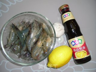 蒜香柠檬虾的做法步骤：1