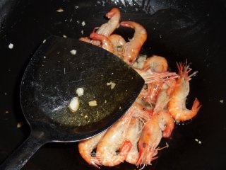 蒜香柠檬虾的做法步骤：4