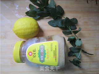 薄荷柠檬水的做法步骤：1