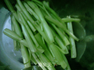 不浪费又开胃的夏季凉拌菜——酸辣空菜梗的做法步骤：1