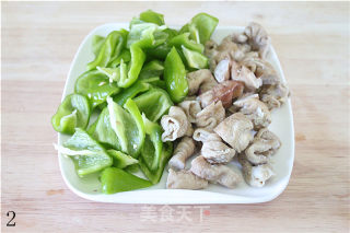干煸脆皮肥肠的做法步骤：2