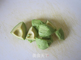 牛油果沙拉的做法步骤：1