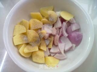 黑胡椒烤洋葱土豆的做法步骤：2