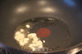 鲜美多彩的番茄丝瓜油面筋汤的做法步骤：3