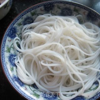 咸菜瘦肉米粉的做法步骤：2