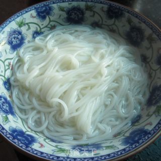 咸菜瘦肉米粉的做法步骤：4