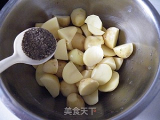 廉价又美味----黑椒小土豆的做法步骤：4