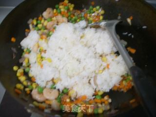 华丽虾仁炒饭的做法步骤：11