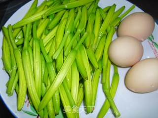 黄花炒鸡蛋的做法步骤：1