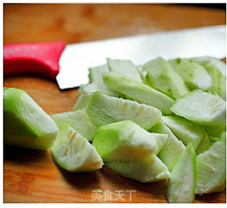 丝瓜鸭血汤的做法步骤：1