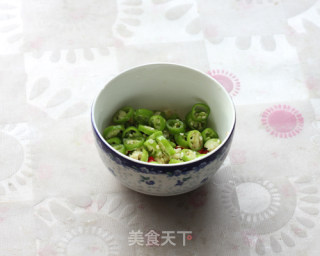 辣的万种风情---鲜辣蘸水兔的做法步骤：9